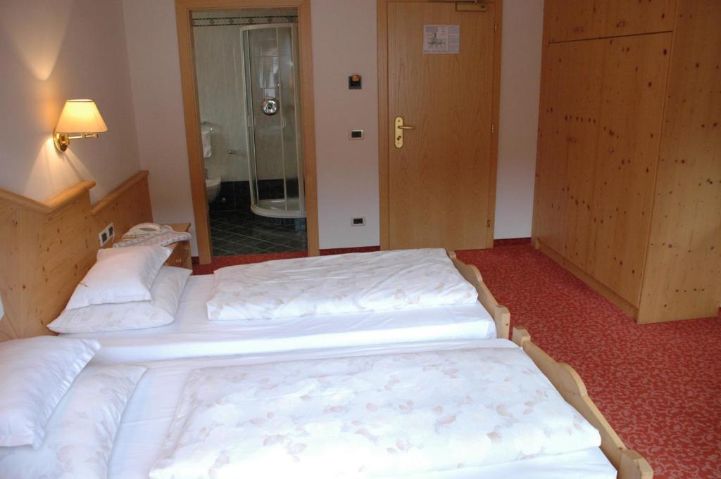 Hotel Falzares St. Kassian Zimmer foto